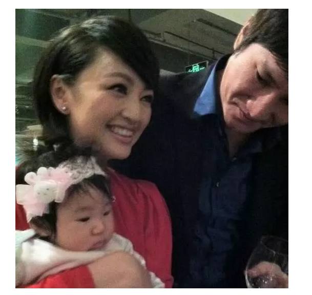 茶館里的秘密：午后對話揭曉羅海瓊的老公是誰啊