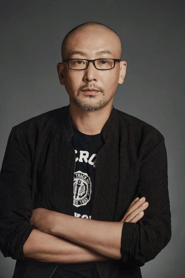 深度解析管虎導(dǎo)演的電影藝術(shù):從《老炮兒》到《八佰》的硬核影像世界