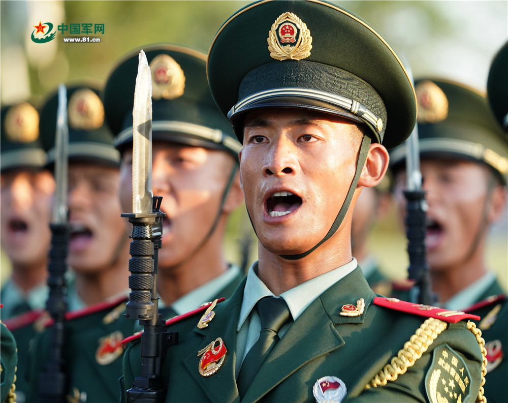 青蔥歲月里的軍旅夢想：武警警官學院招女生嗎？一場關(guān)于未來的對話