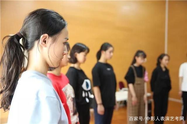 演員是一個什么樣的角色：深度解析其藝術(shù)使命與職業(yè)內(nèi)涵
