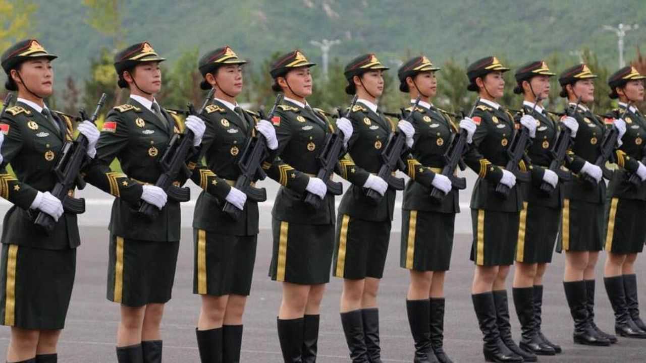 中國人民解放軍儀仗隊女兵中隊：深度解析其光榮使命、選拔標準與卓越風采