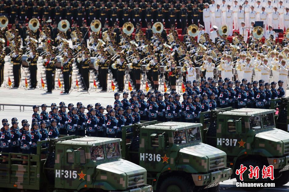 深度解析：閱兵一個方隊多少人組成？編制、意義與演變?nèi)ヂ? width=
