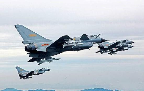 深度解析殲10c和殲10d的區(qū)別：中國(guó)空軍戰(zhàn)機(jī)性能演進(jìn)全攻略