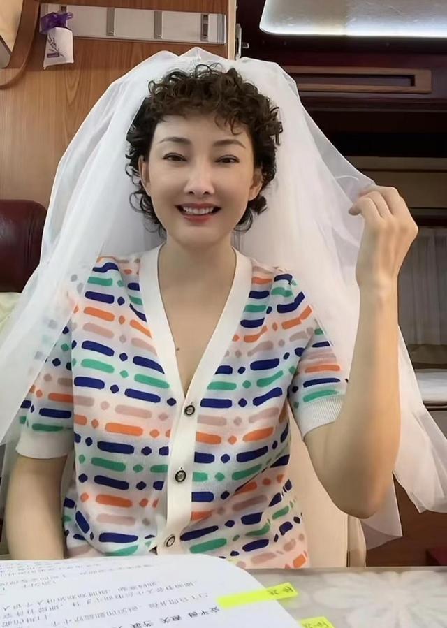 深度解析：演員牛莉是哪年出生的？探究其藝術(shù)人生與年齡的關(guān)聯(lián)