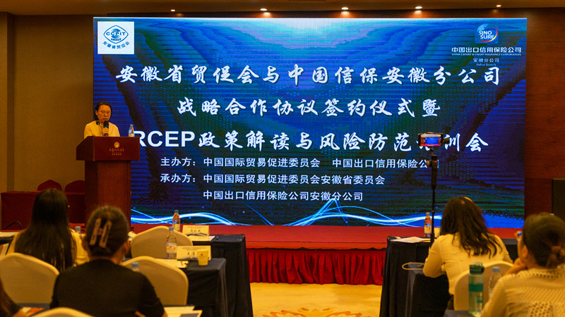 聚焦“2025年新澳門期期準(zhǔn)”：社會(huì)輿論熱點(diǎn)下的多維審視與爭(zhēng)議解析