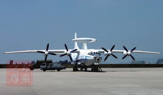 空警200三視圖深度解析：揭秘空中預(yù)警機(jī)的精妙構(gòu)造