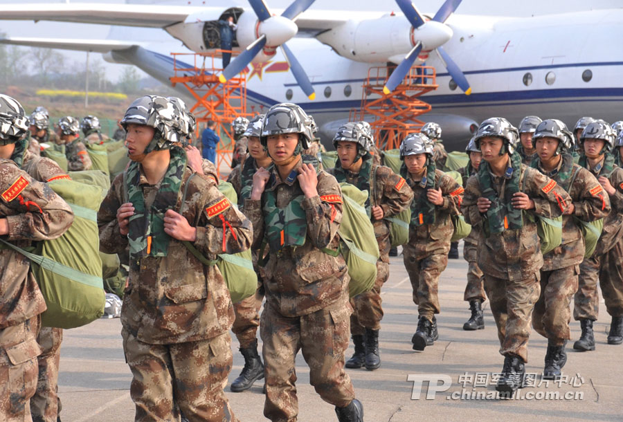 深度解析:空降兵軍9個(gè)旅領(lǐng)導(dǎo)在現(xiàn)代化軍事中的關(guān)鍵作用